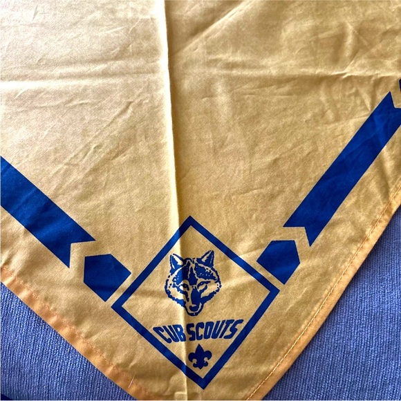 Cub Scouts Wolf Kerchief, Belt and Socks - Picture 3 of 5